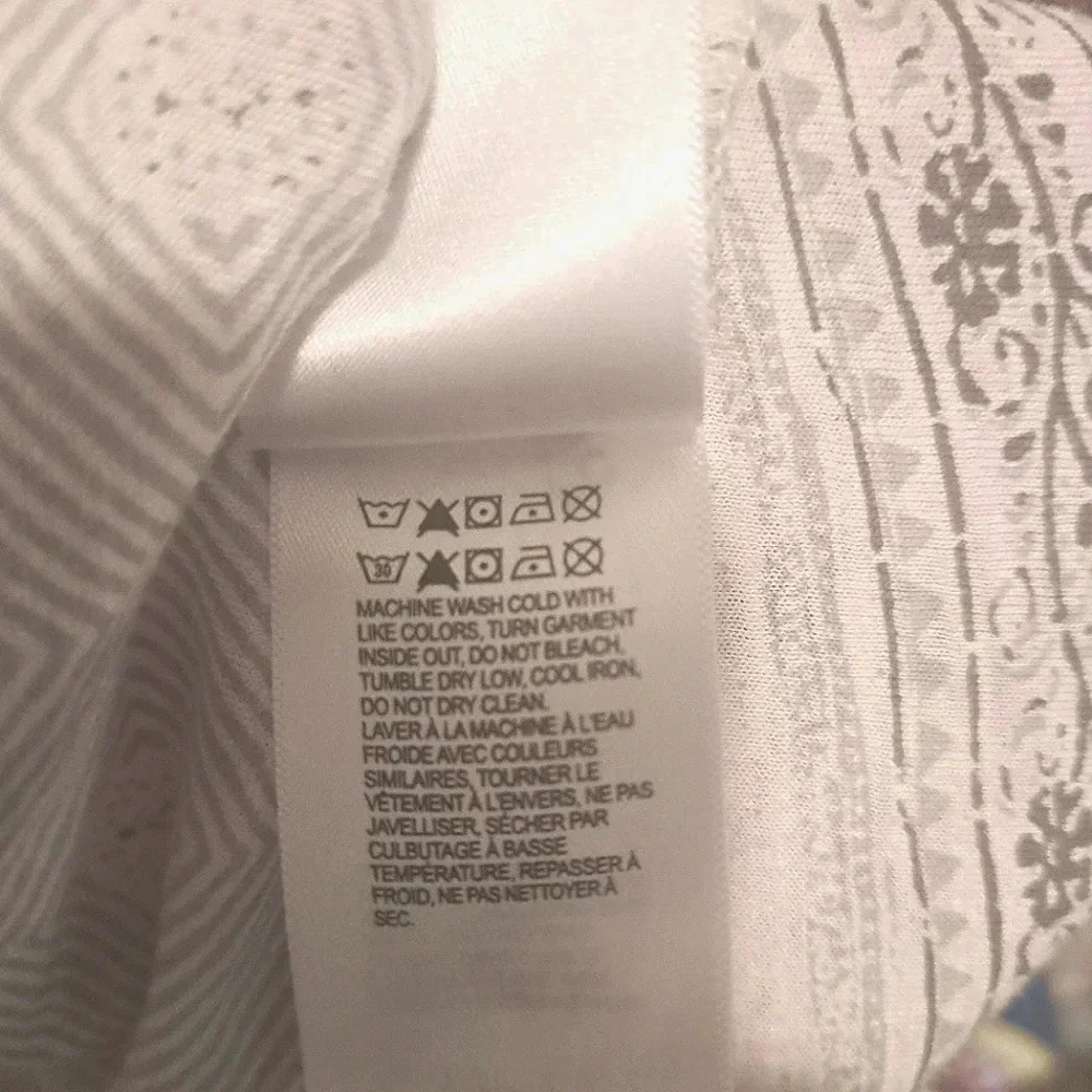 Lucky Brand Light Pink and Grey Printed Split V-Neck Shirt Sz M - Picture 12 of 12